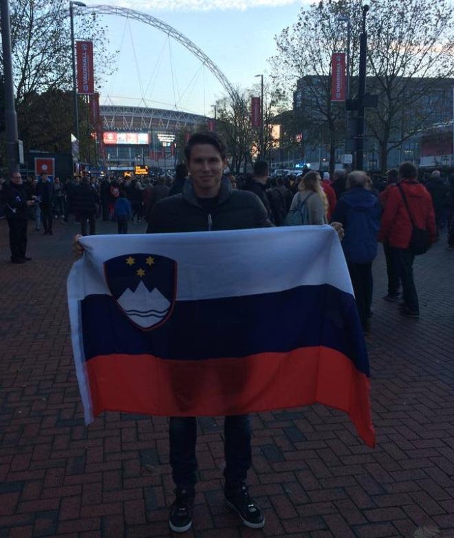 Izbrano vrsto Slovenije je pred dnevi spodbujal na Wembleyju. (Foto: FB stran Etien Velikonja)