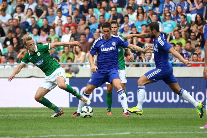 Ljubljanski Olimpiji je poleti v Stožice uspelo zvabiti londonski Chelsea. Varovanci trenerja Joseja Mourinha so na polčas odšli z zaostankom, saj je tik pred odhodom na odmor zadel Kapun, a so Londončani v drugem polčasu z zadetkoma Diega Coste in Zoumaja izid preobrnili v svojo korist. Stožice so bile napolnjeni, rekordnih šestnajst tisoč gledalcev je lahko spremljalo ase kot so, Čech, Cahill, Terry, Filipe Luis, Ivanović, Fabregas, Matić, Torres in Diego Costa. (Foto: Jure Banfi)