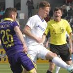 Lahko kanarčki skalijo mariborsko proslavo?