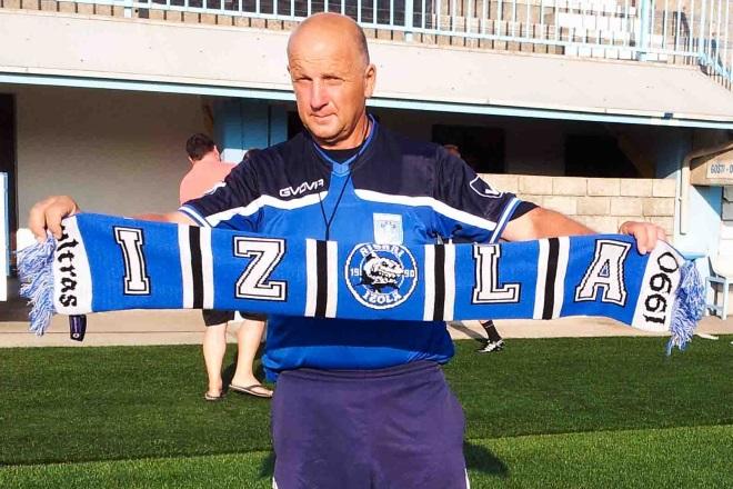 Izolani bodo vrh lestvice naskakovali z novim strategom. V klub se je vrnil Danilo Sergaš... (Foto: MNK Izola)