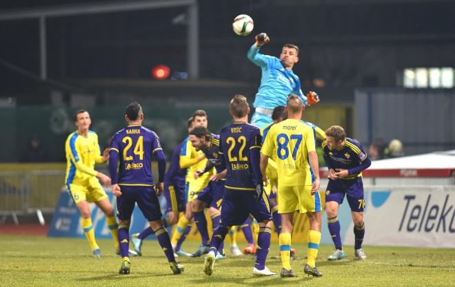 Handanović je imel v Domžalah precej dela. (Foto: Lado Vavpetič)