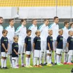 Mladi Slovenci v skupini s Francozi