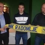 Pevnik pripeljal novega vezista