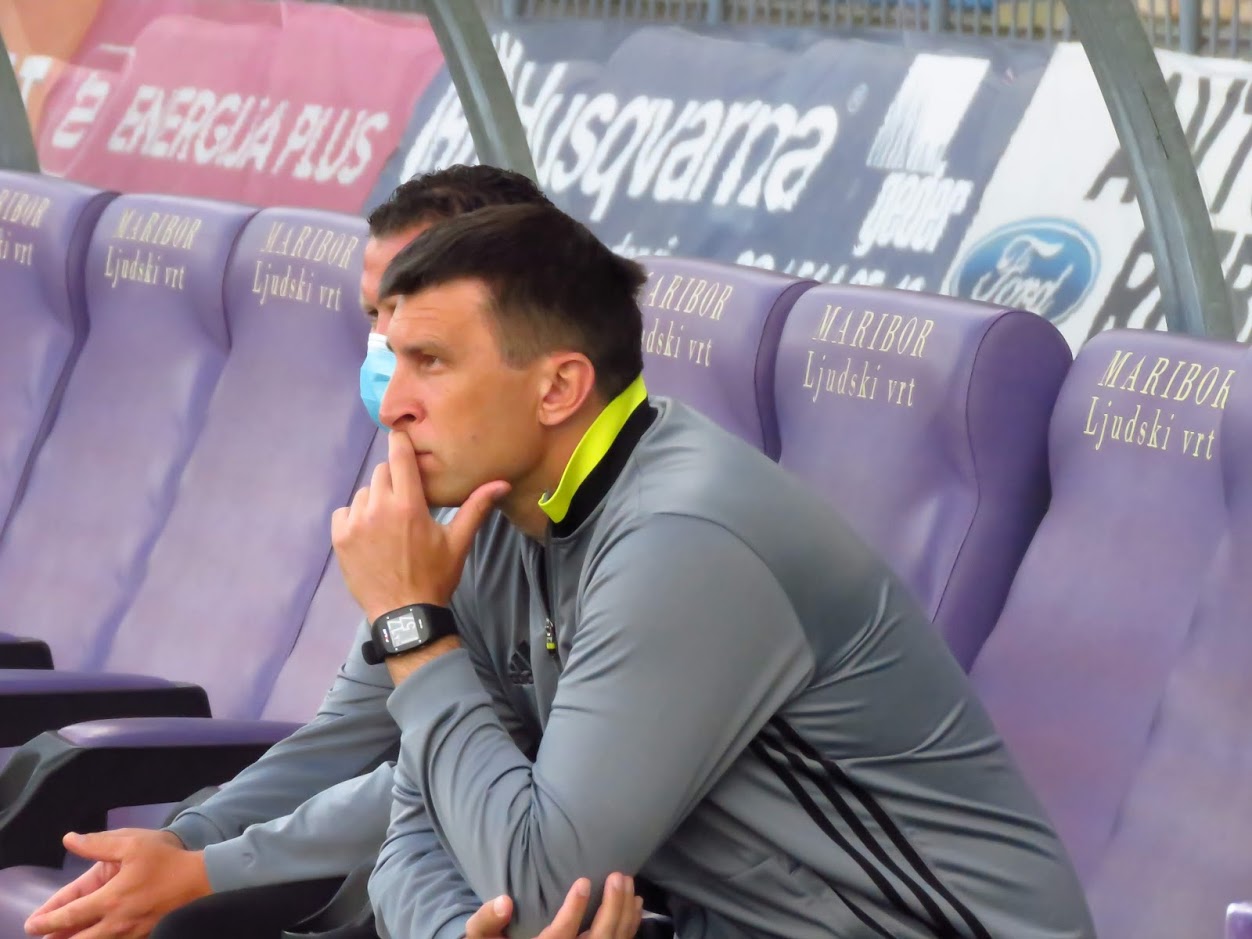 VIDEO: Nekdanji trener Maribora bežal pred besnimi navijači