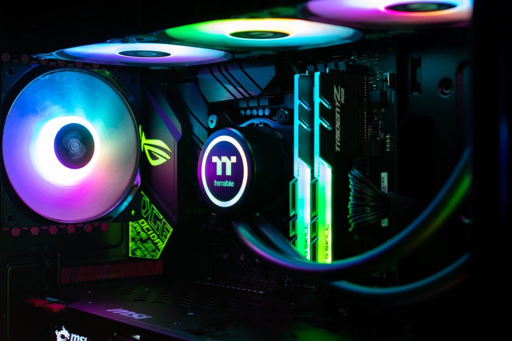 komponente gaming računalnika pc gaming računalnik za igrice