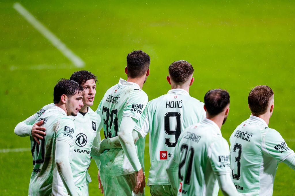 Konec za branilce naslova, sporni zadetek Gorenca popeljal Olimpijo v četrtfinale