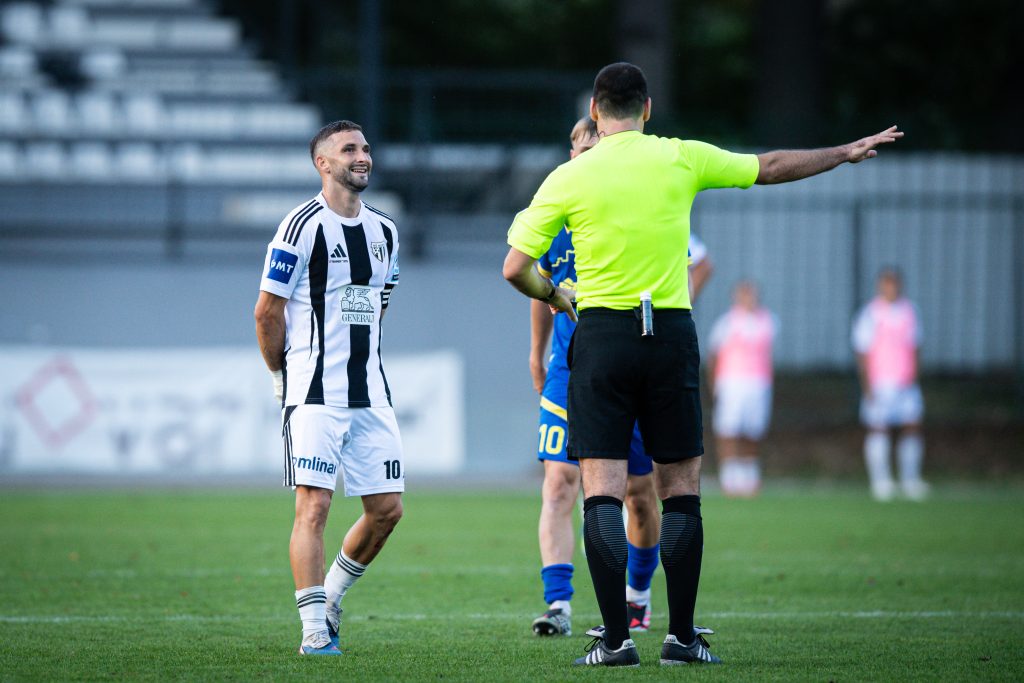 V Fazaneriji je zavrelo! Sodniki po sporni odločitvi potrebovali policijsko spremstvo