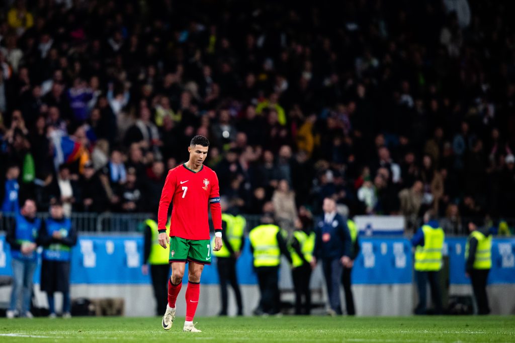 Ronaldo prvič po Euru 2008 vseh 90 minut na klopi: njegov odziv po tekmi dvignil prah