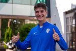 v ozadju je 20-letni Slovenec v ozadju je 20-letni Slovenec