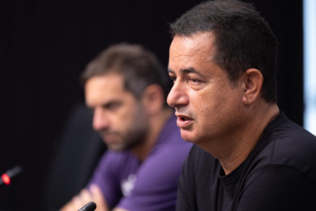 Šok na Hullovih kanalih: Novi igralec tarča rasističnih napadov, Ilicali ostro ukrepal